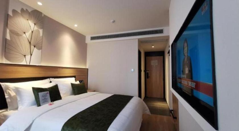 Hotel Tree Express Bund Yuyuan Xiaonanmen Metro Station 3*