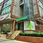 Green Tree Inn Express Shanghai Bund Yuyuan Xiaonanmen Metro Station