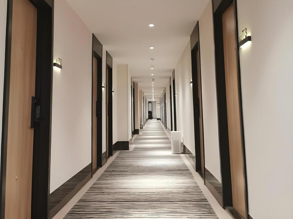 Hotel Tree Express Bund Yuyuan Xiaonanmen Metro Station 3*