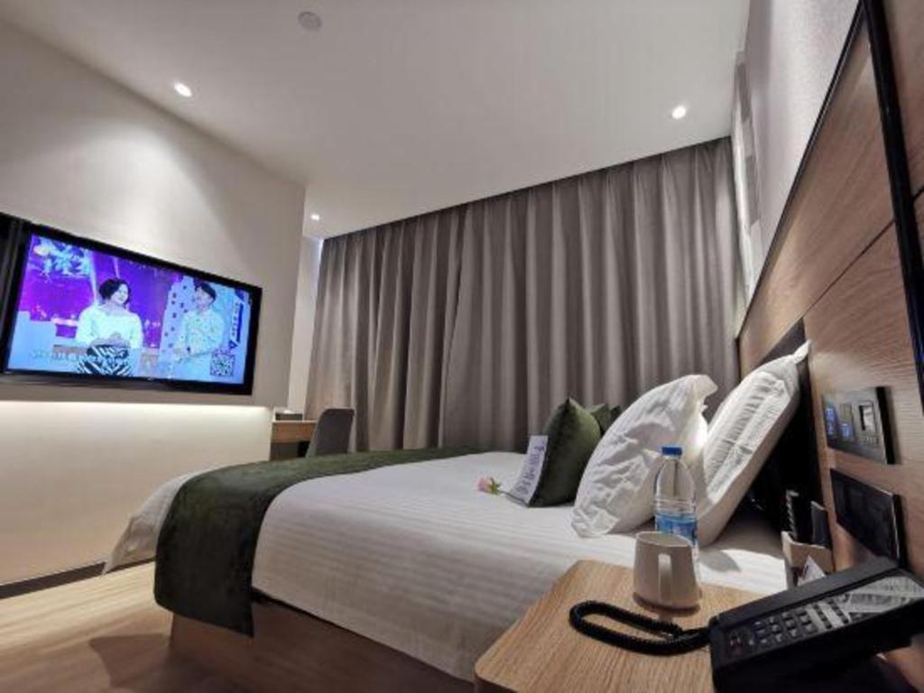 Hotel Tree Express Bund Yuyuan Xiaonanmen Metro Station