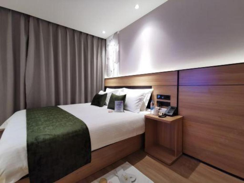 Tree Express Bund Yuyuan Xiaonanmen Metro Station Hotel 3*