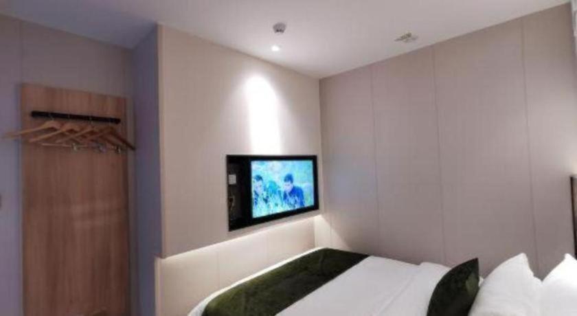Tree Express Bund Yuyuan Xiaonanmen Metro Station Hotel 3*