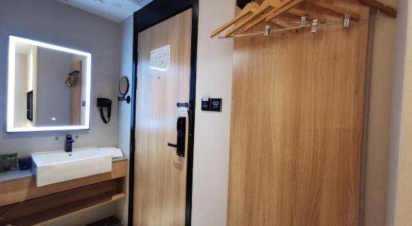 Hotel Tree Express Bund Yuyuan Xiaonanmen Metro Station 3*